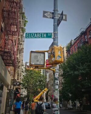 Carolina Varleta Instagram - Hi  NYC 🗽💋

MI conjunto es de @upset.cl 
 Ideal para recorrer la
Ciudad que nunca duerme 🤭