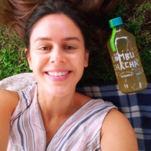 Carolina Varleta Instagram - Llegó la primavera 
Muy Agradecida 💜
Abrazo para tod@s !!!!! 

@kombu_chacha 
#publicidad