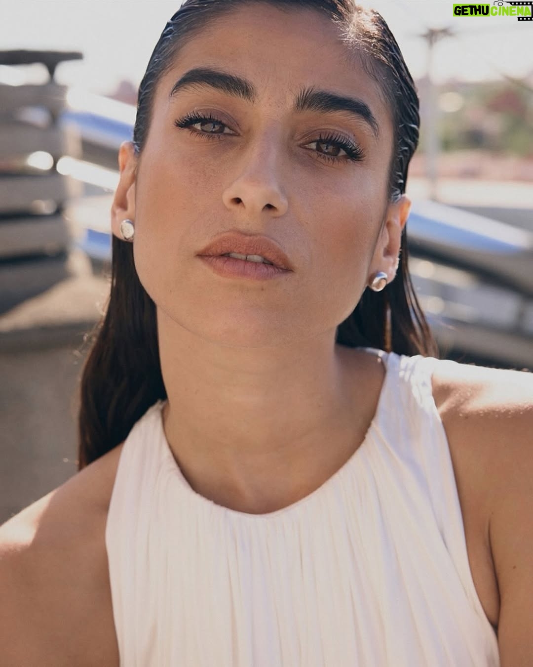 Carolina Yuste - 12.9K Likes - LuZ 🪐
@loewe para @voguespain
📸 @carlosvillarejo
@mariagarciamua @shiseido @josejuan35 @mayteortegas 🤍🤍🤍