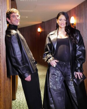 Cassie Ventura Instagram - Date night at the @mobland_pplus UK Premiere
I love you @alexfine44 ♥️♥️♥️♥️
Makeup: @paintedbyesther 💕
Hair: @alankitrellll 🫶🏼