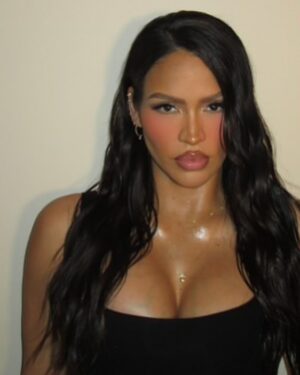 Cassie Ventura Instagram - Date night at the @mobland_pplus UK Premiere
I love you @alexfine44 ♥️♥️♥️♥️
Makeup: @paintedbyesther 💕
Hair: @alankitrellll 🫶🏼