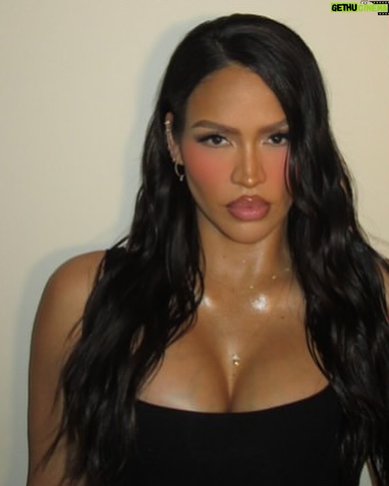 Cassie Ventura - 316.6K Likes - Date night at the @mobland_pplus UK Premiere

I love you @alexfine44 ♥️♥️♥️♥️

Makeup: @paintedbyesther 💕
Hair: @alankitrellll 🫶🏼