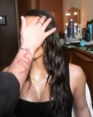 Cassie Ventura Instagram - Date night at the @mobland_pplus UK Premiere
I love you @alexfine44 ♥️♥️♥️♥️
Makeup: @paintedbyesther 💕
Hair: @alankitrellll 🫶🏼