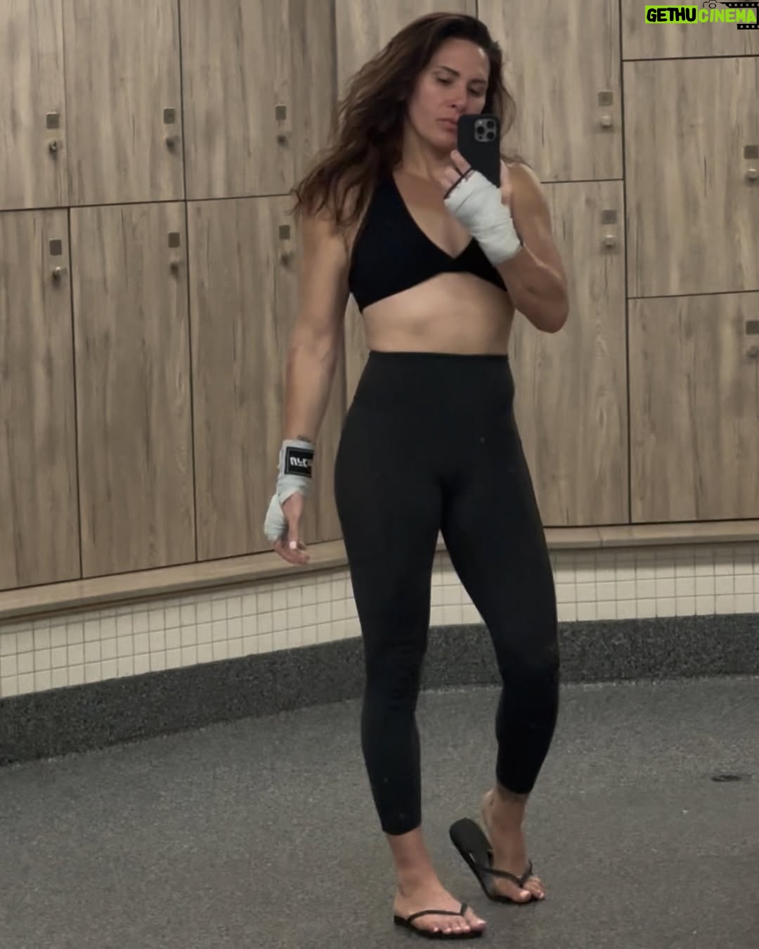 Cat Zingano - 2.6K Likes - Itโs officially fight camp ๐ช
@globalfightleague
#gfl #may11 #losangeles