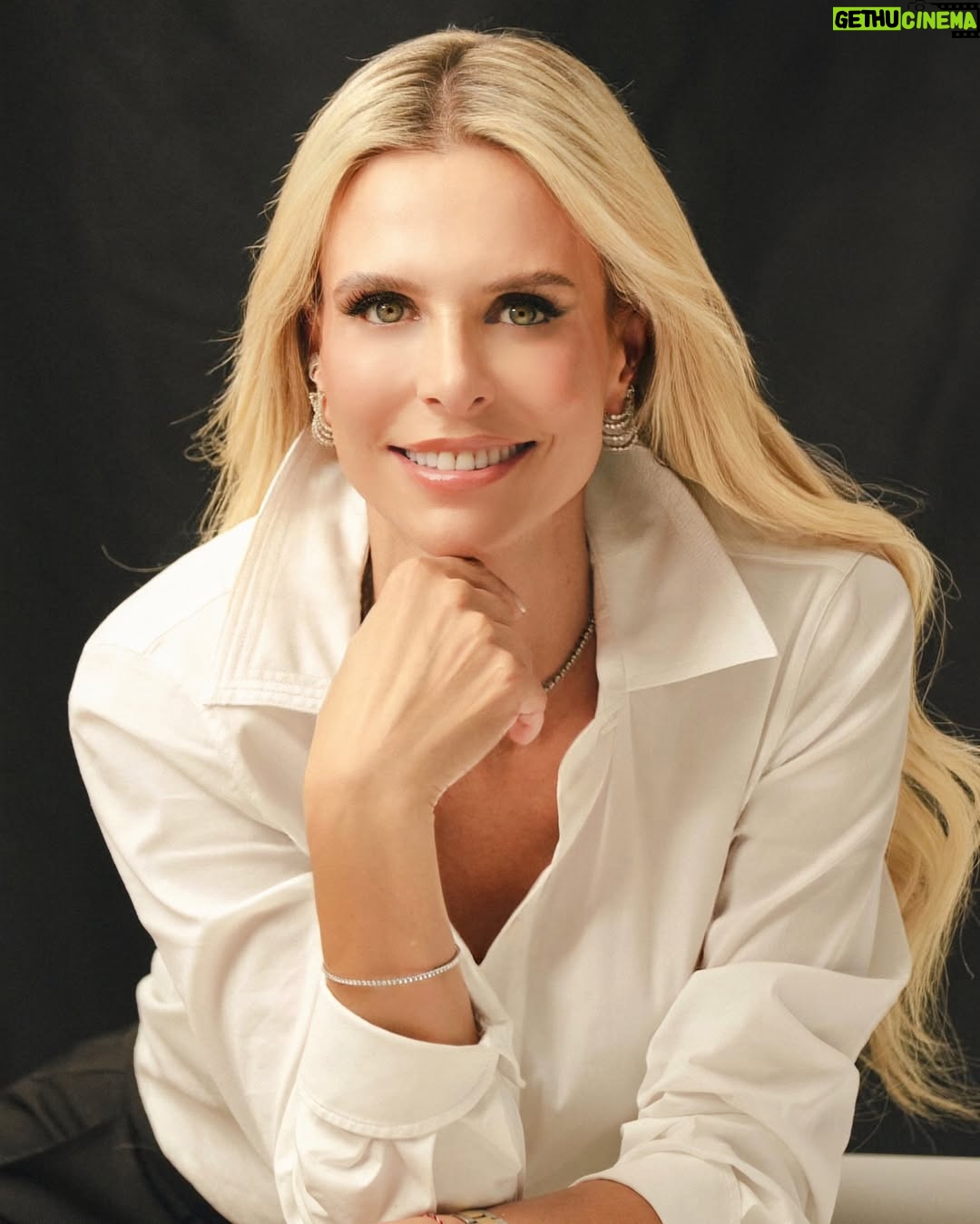 Catalina Maya - 3 Likes - Bienvenidos a esta nueva historia.
Somos @catalinamayapr, tenemos base en Miami y somos una agencia boutique líder en Estados Unidos para que tu marca sea reconocida en todos los ámbitos.
Durante 10 años, @CatalinaMaya, fundadora de la empresa, ha trabajado en relaciones públicas y relaciones estratégicas. Y ahora, después de un gran camino previo, decide oficializar su compañía con @CatalinaMayaPR.
Contáctanos si quieres potencializar tus ideas y darle vida en eventos, convocatorias, medios de comunicación, relaciones estratégicas, influencer marketing y fondeo.
Hagamos equipo juntos.
#CatalinaMayaPR
#CatalinaMaya #RelacionesPúblicas #RelacionesPúblicasMiami #PRAgency