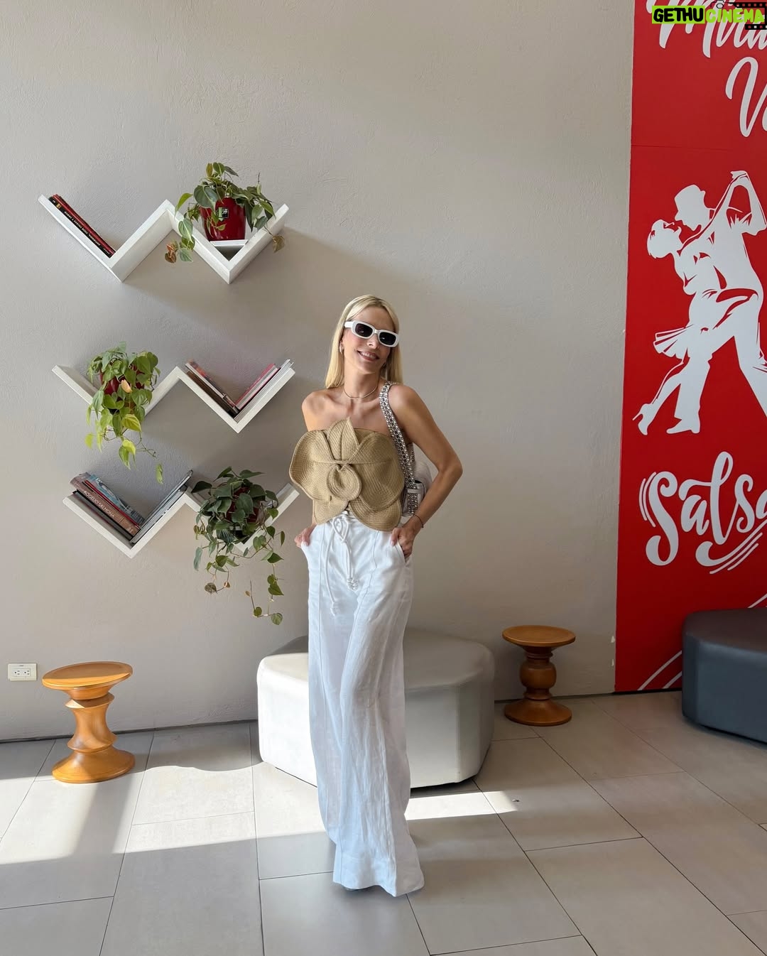 Catalina Maya - 3 Likes - Si hay algo de lo que estoy segura es que todos los días trabajo con un amor inmenso para que los clientes de @catalinamayapr estén felices.
Con la agencia, estamos llegando a varias ciudades de Colombia, como Cali, en donde también tengo a dos de las personas que me ayudan para que mi empresa trascienda.
En @catalinamayapr posicionamos a clientes latinos en Estados Unidos por medio de eventos con personas objetivas, giras de medios, estrategias digitales y mucho más.
Gracias a quienes han creído desde el momento cero. Estamos aquí para quedarnos.
Gracias a @hotelibiscali por ser nuestros aliados. Qué gran experiencia saber que llegar a Cali se siente como en casa, sus atenciones, sus instalaciones y atención, de primer nivel.