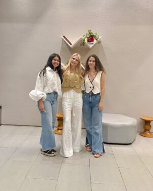 Catalina Maya Instagram - Si hay algo de lo que estoy segura es que todos los días trabajo con un amor inmenso para que los clientes de @catalinamayapr estén felices.

Con la agencia, estamos llegando a varias ciudades de Colombia, como Cali, en donde también tengo a dos de las personas que me ayudan para que mi empresa trascienda.

En @catalinamayapr posicionamos a clientes latinos en Estados Unidos por medio de eventos con personas objetivas, giras de medios, estrategias digitales y mucho más. 

Gracias a quienes han creído desde el momento cero. Estamos aquí para quedarnos. 

Gracias a @hotelibiscali por ser nuestros aliados. Qué gran experiencia saber que llegar a Cali se siente como en casa, sus atenciones, sus instalaciones y atención, de primer nivel.