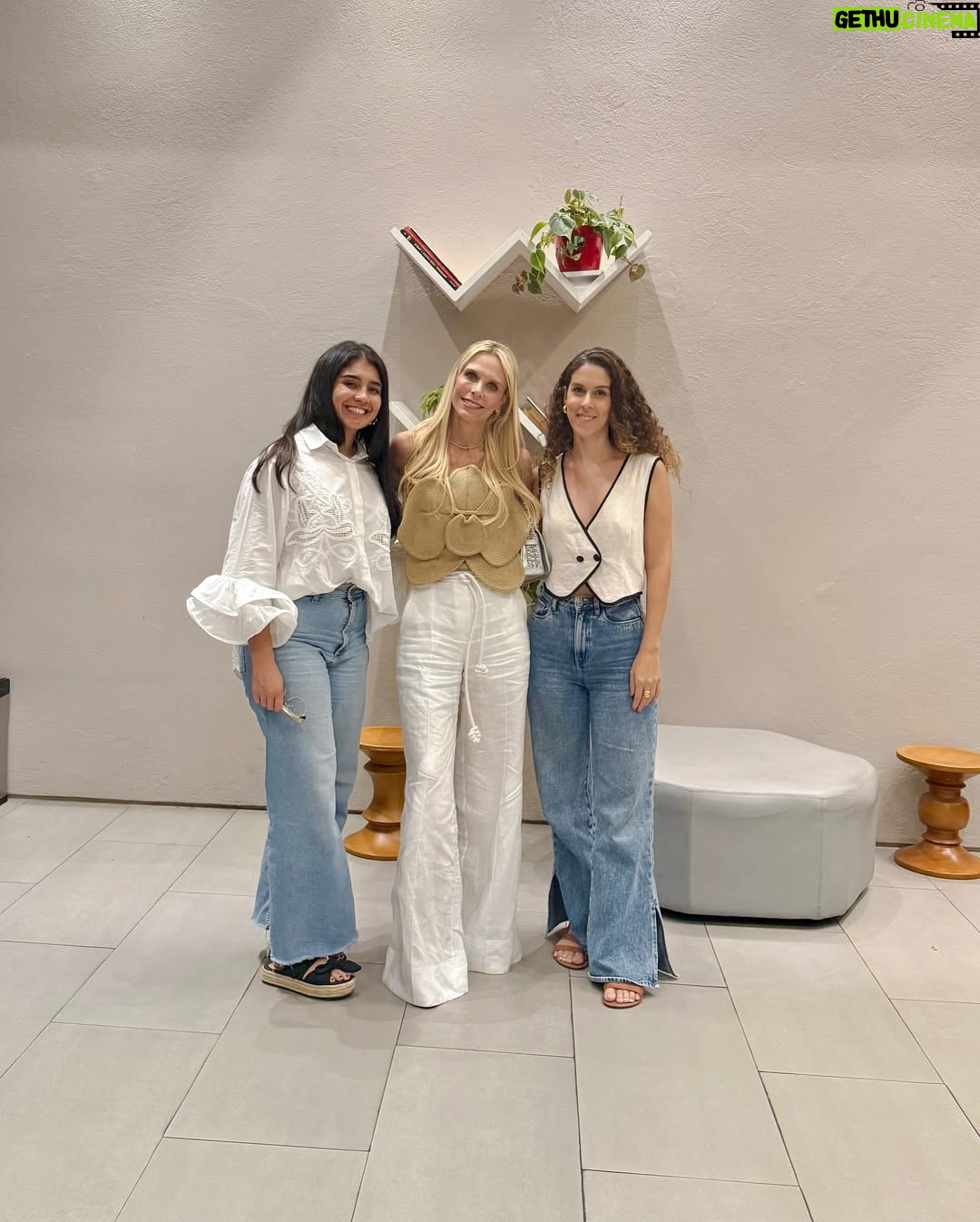 Catalina Maya - 3 Likes - Si hay algo de lo que estoy segura es que todos los días trabajo con un amor inmenso para que los clientes de @catalinamayapr estén felices.
Con la agencia, estamos llegando a varias ciudades de Colombia, como Cali, en donde también tengo a dos de las personas que me ayudan para que mi empresa trascienda.
En @catalinamayapr posicionamos a clientes latinos en Estados Unidos por medio de eventos con personas objetivas, giras de medios, estrategias digitales y mucho más.
Gracias a quienes han creído desde el momento cero. Estamos aquí para quedarnos.
Gracias a @hotelibiscali por ser nuestros aliados. Qué gran experiencia saber que llegar a Cali se siente como en casa, sus atenciones, sus instalaciones y atención, de primer nivel.