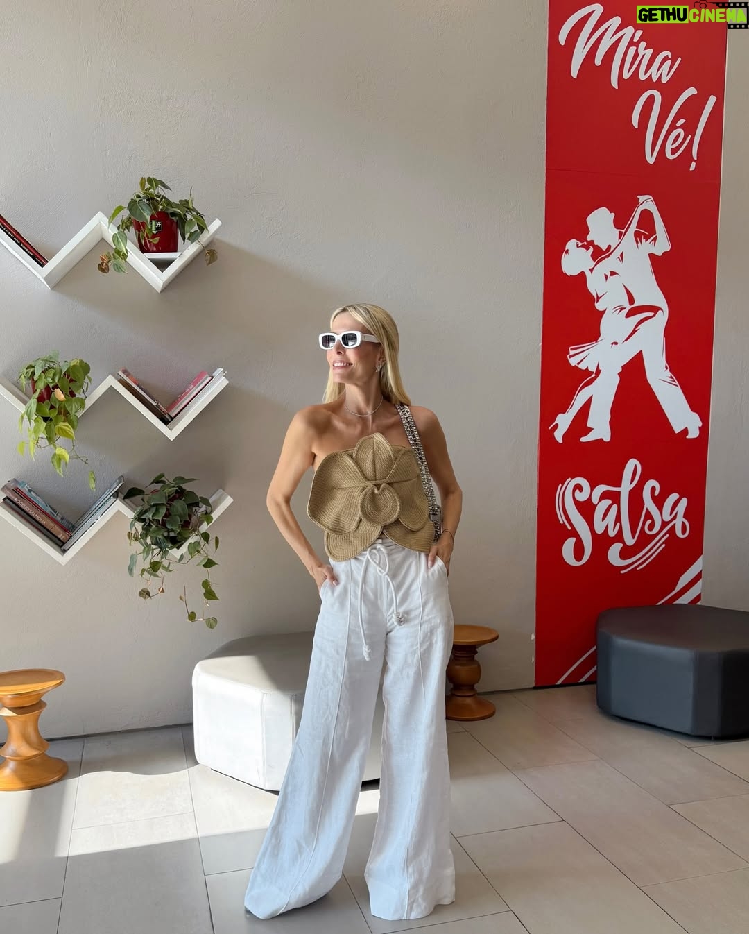 Catalina Maya - 3 Likes - Si hay algo de lo que estoy segura es que todos los días trabajo con un amor inmenso para que los clientes de @catalinamayapr estén felices.
Con la agencia, estamos llegando a varias ciudades de Colombia, como Cali, en donde también tengo a dos de las personas que me ayudan para que mi empresa trascienda.
En @catalinamayapr posicionamos a clientes latinos en Estados Unidos por medio de eventos con personas objetivas, giras de medios, estrategias digitales y mucho más.
Gracias a quienes han creído desde el momento cero. Estamos aquí para quedarnos.
Gracias a @hotelibiscali por ser nuestros aliados. Qué gran experiencia saber que llegar a Cali se siente como en casa, sus atenciones, sus instalaciones y atención, de primer nivel.