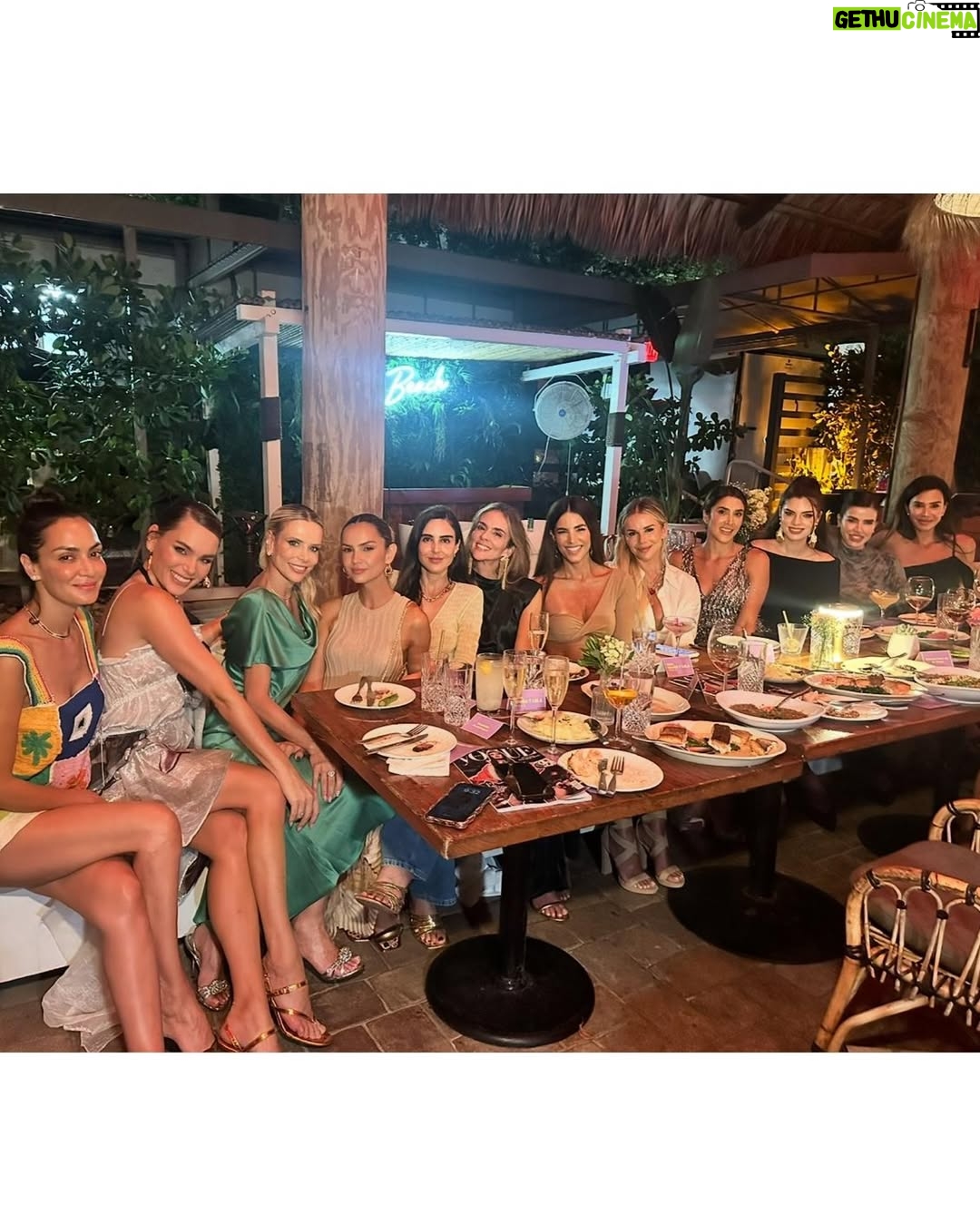 Catalina Maya - 3 Likes - Hoy tengo mucho qué agradecerles a las mujeres de mi vida. Mujeres con fuerza, echadas para adelante que me inspiran todos los días.
Feliz día de la mujer a todas 🩷 Que no se nos olvide la fuerza que tenemos para tomar decisiones y sacar adelante todo lo que soñemos.