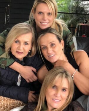 Catalina Maya Instagram - Hoy tengo mucho qué agradecerles a las mujeres de mi vida. Mujeres con fuerza, echadas para adelante que me inspiran todos los días.

Feliz día de la mujer a todas 🩷 Que no se nos olvide la fuerza que tenemos para tomar decisiones y sacar adelante todo lo que soñemos.