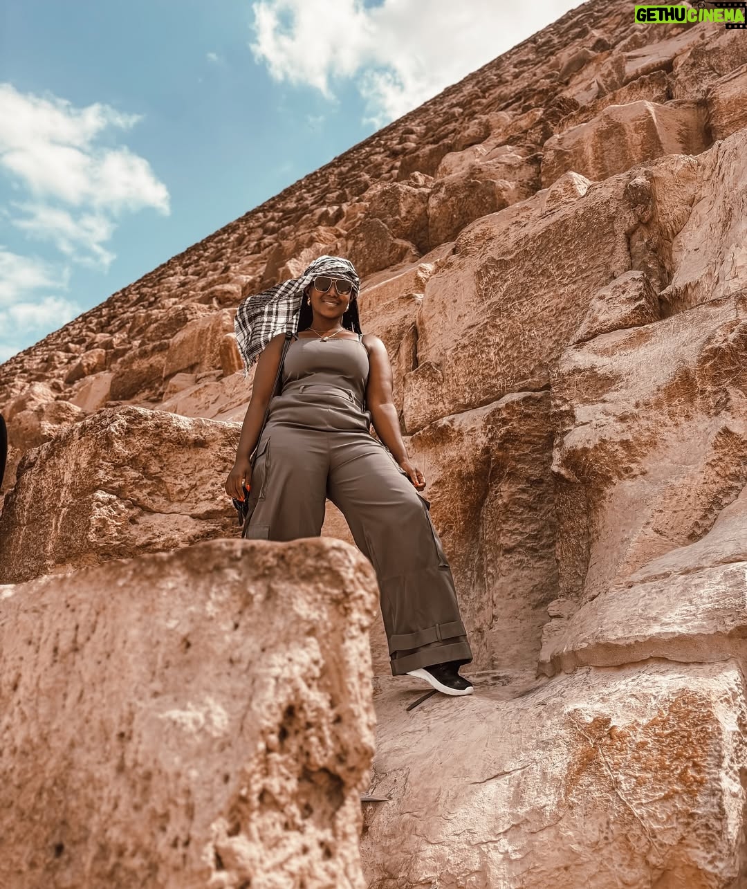 Catherine Kamau - 46.6K Likes - Exploring The ancient majestic Giza Pyramids was a once in a life time adventure that truly exceeded my wildest expectations. The history behind the work that went into designing and construction the pyramids is mind blowing. I cross off this bucket list with overwhelming joy and pride thanks to my best friend & my odogwu šā¤ļø.
#giza
#blacktravel