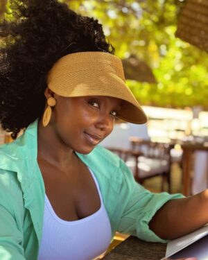 Catherine Kamau Instagram - Let’s book a flight … a love language 😘

Fit: @kasha_fashions