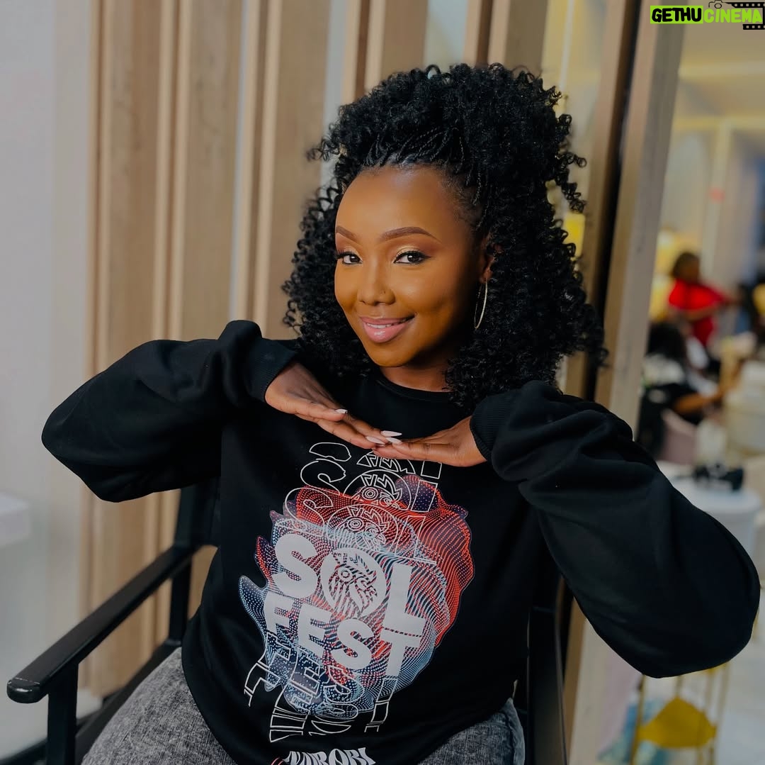 Catherine Kamau - 31.8K Likes - Wait⦠how could you tell I am from East Africa ? š± lol ⦠vacation hair Done ā