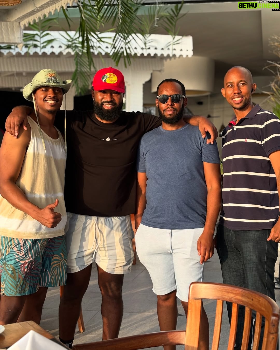Catherine Kamau - 18K Likes - What a beautiful way to start the new year ā¦. I am surrounded with so much love , I can only give it back to the universe in equal measure and always will ⦠too blessed to fail šš½ā¦ Happy new year .š
First frame : Real Rich Auntys Only š
Pick a frame š
My outfit @kasha_fashions