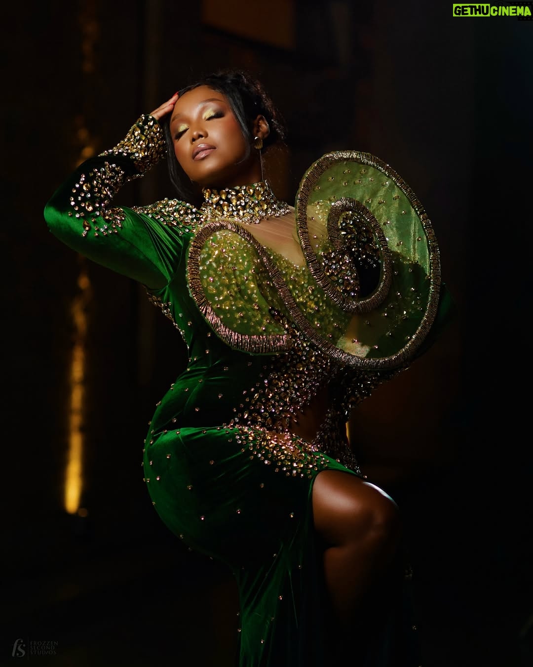 Catherine Kamau - 29.1K Likes - Hey NASA you dropped something ⦠A star š« lol
Hey @kudcollections
Hey @frozzensecondstudios šø
#TribalChic2025