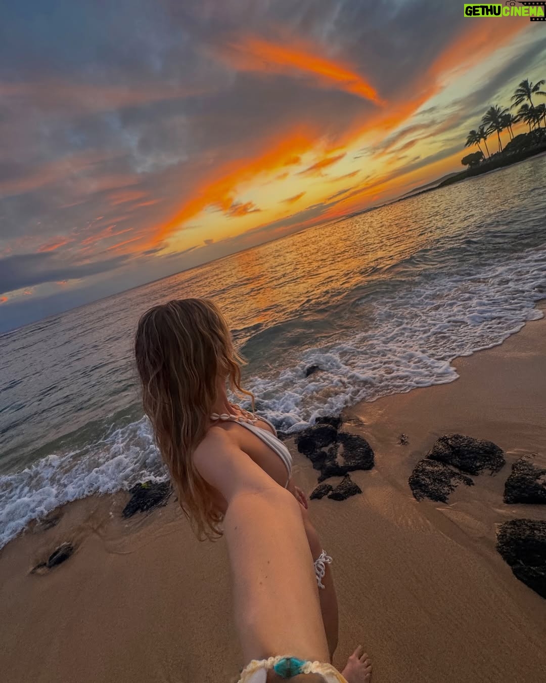 Catherine Paquin - 11K Likes - Fav album ever j’pense !! 🐢🐚🌞 pour l’une de mes fav destination, Mahalo Kauai ✨