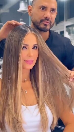 Catherine Siachoque Instagram - Será que me lo pongo más rubio o así?

@eguzmann @armandeusbrickell @mauricio_mejia los mejores del mundoooooo.  #hair #balayage #waves #straighthair #brunette #highlights #blonde #latina #colombia #venezuela #miami