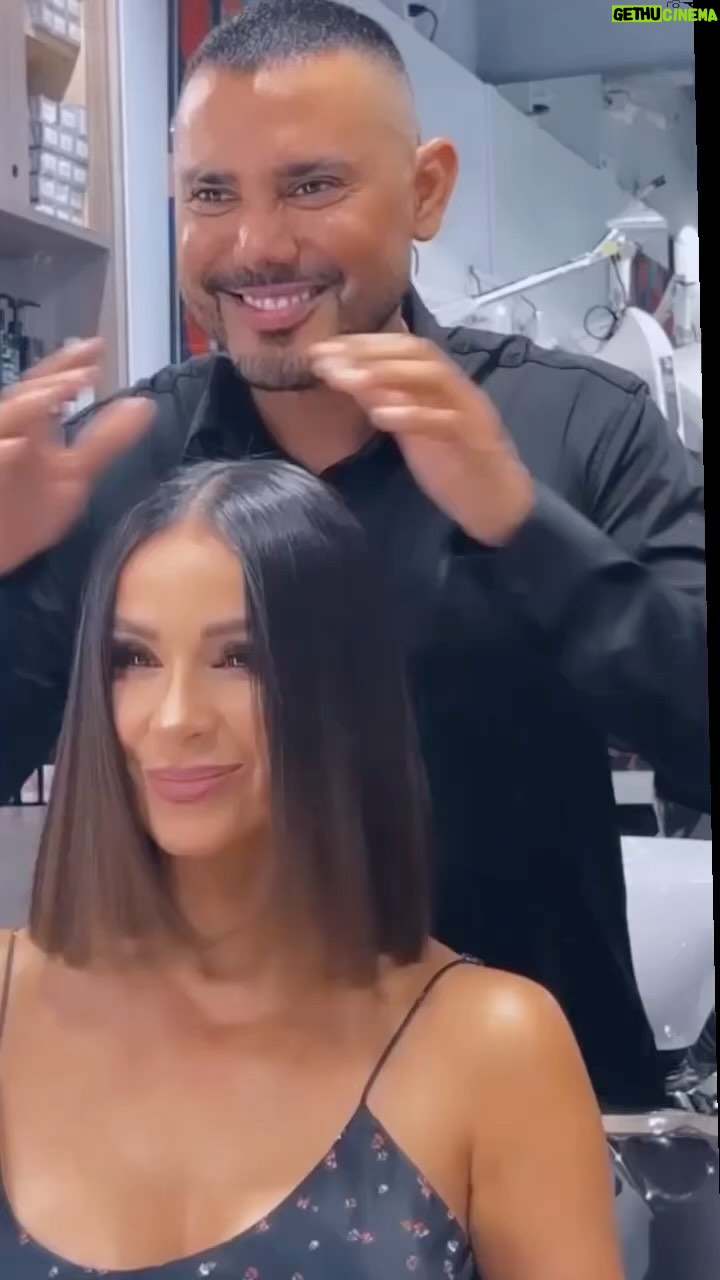 Catherine Siachoque - 97.1K Likes - Tomado decisiones… corto oscuro o rubio largo?? Que dicen? 🤔🤔🤔🤔corto rubio? Largo oscuro 😳? 🤯

#blondehair #brunette  #shorthair #longhair #hairstyle #haircolor #haircut #bobhaircut