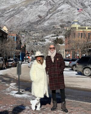 Catherine Siachoque Instagram - No sabía cual foto subir 😏así que aquí van todas😁, incluida la de @linois21 y el video que le hizo a Migue sobre su caída 😂 (porque sino no las subo nunca 🤪🤪🤪) #aspen

#couplegoals #aspen #colombia #love #amor #travel #ski #snowmass #offwhite #winter