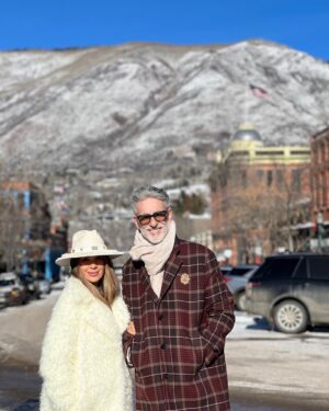 Catherine Siachoque Instagram - No sabía cual foto subir 😏así que aquí van todas😁, incluida la de @linois21 y el video que le hizo a Migue sobre su caída 😂 (porque sino no las subo nunca 🤪🤪🤪) #aspen

#couplegoals #aspen #colombia #love #amor #travel #ski #snowmass #offwhite #winter
