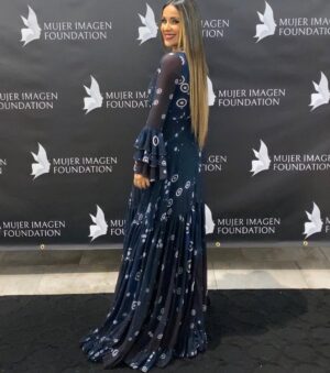 Catherine Siachoque Instagram - Gracias a Mujer Imagen Foundation @mujerimagen por el reconocimiento que me entregaron anoche.  Gracias por trabajar en pro de la mujer y enaltecer a las mujeres que como yo tratamos de salir adelante, y apoyamos de muchas diferentes maneras a otras personas a hacer lo mismo 🙏🏽. ⁣”Recognizing the Tireless that Makes Women Unique” 💕⭐️
Mi vestido que AMO es de  @josefina_byverosolis 
M&H: @eguzmann ⁣
Joyas: @gloriapinilla.s ⁣
PR: @latiniconos  @armandeusbrickell  @mujerimagen  @imagenmiami @mauricio_mejia  Gracias @jacobobmebarak Por las fotos 😘 #siachoque #elfinaldelparaiso #catherinesiachoque #womenempoweringwomen #gogirl