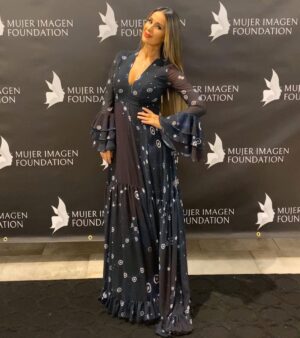 Catherine Siachoque Instagram - Gracias a Mujer Imagen Foundation @mujerimagen por el reconocimiento que me entregaron anoche.  Gracias por trabajar en pro de la mujer y enaltecer a las mujeres que como yo tratamos de salir adelante, y apoyamos de muchas diferentes maneras a otras personas a hacer lo mismo 🙏🏽. ⁣”Recognizing the Tireless that Makes Women Unique” 💕⭐️
Mi vestido que AMO es de  @josefina_byverosolis 
M&H: @eguzmann ⁣
Joyas: @gloriapinilla.s ⁣
PR: @latiniconos  @armandeusbrickell  @mujerimagen  @imagenmiami @mauricio_mejia  Gracias @jacobobmebarak Por las fotos 😘 #siachoque #elfinaldelparaiso #catherinesiachoque #womenempoweringwomen #gogirl