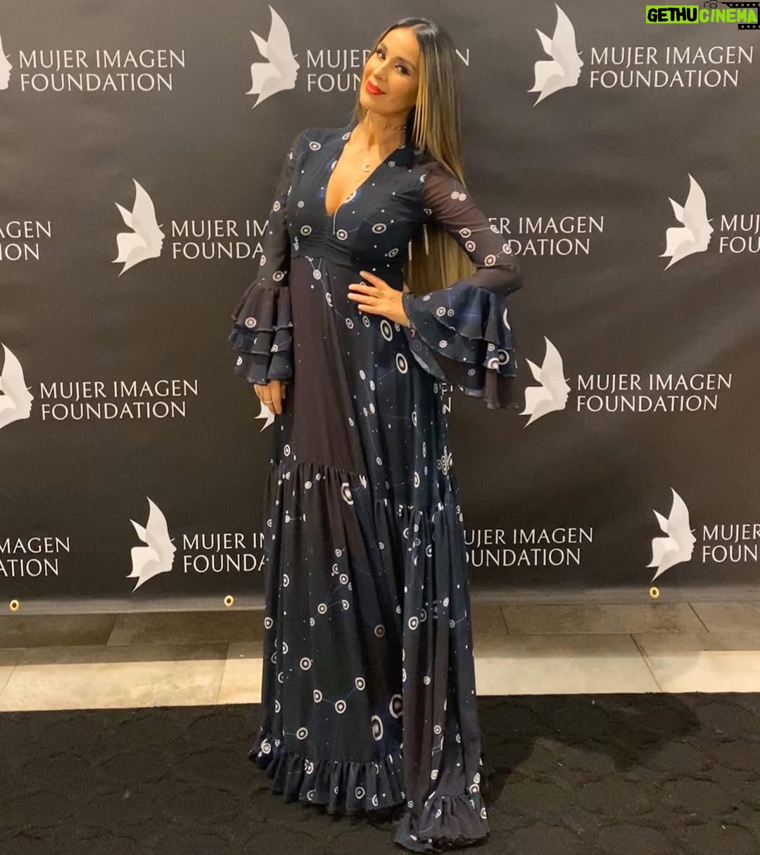 Catherine Siachoque - 119.3K Likes - Gracias a Mujer Imagen Foundation @mujerimagen por el reconocimiento que me entregaron anoche.  Gracias por trabajar en pro de la mujer y enaltecer a las mujeres que como yo tratamos de salir adelante, y apoyamos de muchas diferentes maneras a otras personas a hacer lo mismo 🙏🏽. ⁣”Recognizing the Tireless that Makes Women Unique” 💕⭐️
Mi vestido que AMO es de  @josefina_byverosolis 
M&H: @eguzmann ⁣
Joyas: @gloriapinilla.s ⁣
PR: @latiniconos  @armandeusbrickell  @mujerimagen  @imagenmiami @mauricio_mejia  Gracias @jacobobmebarak Por las fotos 😘 #siachoque #elfinaldelparaiso #catherinesiachoque #womenempoweringwomen #gogirl