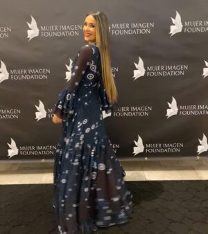 Catherine Siachoque Instagram - Gracias a Mujer Imagen Foundation @mujerimagen por el reconocimiento que me entregaron anoche.  Gracias por trabajar en pro de la mujer y enaltecer a las mujeres que como yo tratamos de salir adelante, y apoyamos de muchas diferentes maneras a otras personas a hacer lo mismo 🙏🏽. ⁣”Recognizing the Tireless that Makes Women Unique” 💕⭐️
Mi vestido que AMO es de  @josefina_byverosolis 
M&H: @eguzmann ⁣
Joyas: @gloriapinilla.s ⁣
PR: @latiniconos  @armandeusbrickell  @mujerimagen  @imagenmiami @mauricio_mejia  Gracias @jacobobmebarak Por las fotos 😘 #siachoque #elfinaldelparaiso #catherinesiachoque #womenempoweringwomen #gogirl