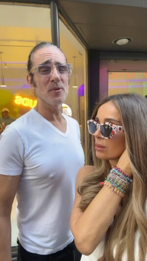 Catherine Siachoque Instagram - No todo es color de Rosa! #love #reallife #pareja ayyyy @soyvaroni 🤨 me lo hago o no??????