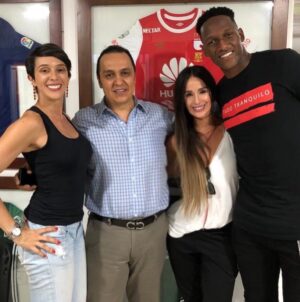 Catherine Siachoque Instagram - Gracias a la @fundacionyerrymina_  por permitirme compartir con ustedes este día tan espectaculaaaaaar... que gran labor tan Grande y que delicia  Guachené 💖💖💖💖 ahora soy más FAN de @yerrymina que antes 🥰🥰🥰🥰🥰. ➡️➡️➡️➡️ para ver más fotos #Repost @peopleenespanol
・・・
@catherinesiachoque no solo es excelente  actriz, también apoya con maestría  buenas causas como las de la fundación  @yerrymina. 👍🏽•📸:@latiniconos #siachoque #yerrymina #seleccioncolombia