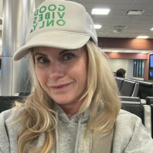 Catherine Sutherland Instagram - Canada bound 🇨🇦
See you @calgaryexpo this weekend!

#catherinesutherland #powerrangersplayback #powerrangers #pinkranger #adventuresofcatandnakia