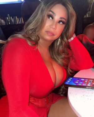 CeCe Peniston Instagram - Thinking about something!!!!! #cecepeniston #red #friday