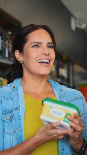 Cecilia Cascante Instagram - 🛒 ¡Cuando haces tus compras y ves Bonella recuerdas que volvió #RaspaLaOlla! 🤩🔥

 Ya canjee mi segunda olla ¿y tú? Junta 3 tarrinas de Bonella   $4.99 y canjea 1 de los 4 modelos de ollas. ¡Coleccionalos todos! 

🎁 Además, regístrate y participa en el sorteo de una Gift Cards de $1000. Serán 10 ganadores, ¡anda ya!

✅ Todas las presentaciones de tarrinas participan.

@bonella.ec 

 📌 Revisa términos y condiciones en el link de la bio. 

#Bonella #Cocina #RecetasEcuatorianas #Ecuador