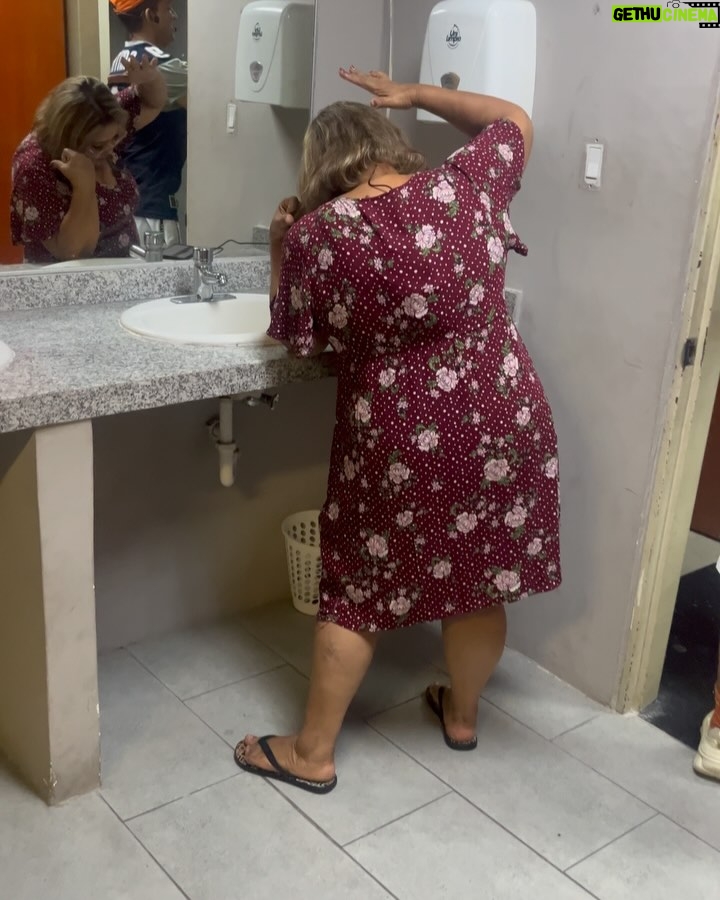 Cecilia Cascante - 3.9K Likes - Han sido dias llenos de muchos trabajo, pero definitivamente cuando amas lo que haces, todo es diversión!
Estuvimos por Esmeraldas presentandonos y pudimos disfrutar de Tonsupa
También conocimos a Marcelita que nos cocinó espectacular
En @300resto_ec comiendo rico 🤤
Este fin de semana @miriamurillo1 como siempre con sus ocurrencias me hace reir
Ahora estamos por Bogota grabando un comercial con un equipo fantástico @congofilmsschool
@angierioschic me dejo guapisima 🤭
Y si se perdieron el rayo que grabé sin querer el otro dia, vayan hasta el final, casi me da un infarto 🥹
Y siempre a tu lado mi amor @elyeka Te amo!
