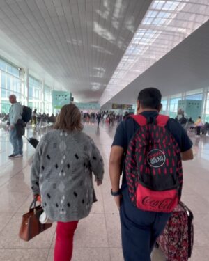 Cecilia Cascante Instagram - Viajar con este par es lo máximo!!! @miriamurillo1 te adoro! 
En las historias les dejo lo que estaban hablando en el segundo video 🤣🤣🤣🤣

Aqui les dejo pedacitos de nuestro viaje hasta el momento. 

Te amo @elyeka sigamos coleccionando momentos ❤️❤️❤️