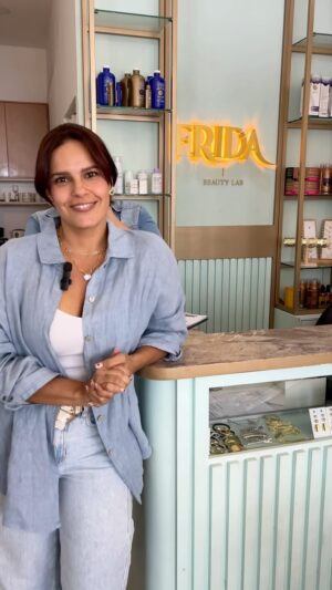 Cecilia Cascante Instagram - Por más obvio que sea, si 😂

Ven a Frida por tus pestañas, agenda tu cita por WhatsApp  📲 096-816-8091