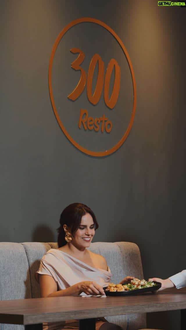 Cecilia Cascante - 6.9K Likes - Una vez mas gracias a Dios y a Uds. por apoyar este nuevo reto en nuestras vidas.
@300resto_ec abre las puertas para que disfruten, no solo de una deliciosa comida sino también de un ambiente agradable.
Los esperamos!