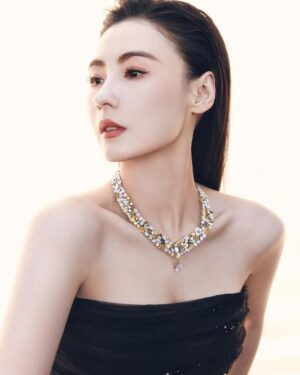 Cecilia Cheung Instagram - #张柏芝 ｜#DeBeers戴比尔斯
  蓬勃生机🍃崇尚自然之美
  自然之力💎诠释原始气息