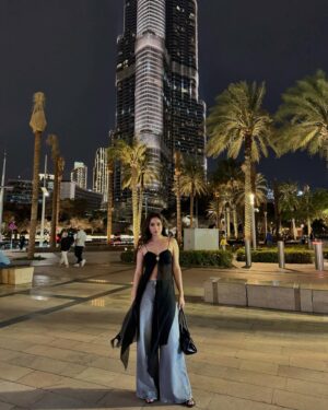Cemre Baysel Instagram - first time in Dubai !