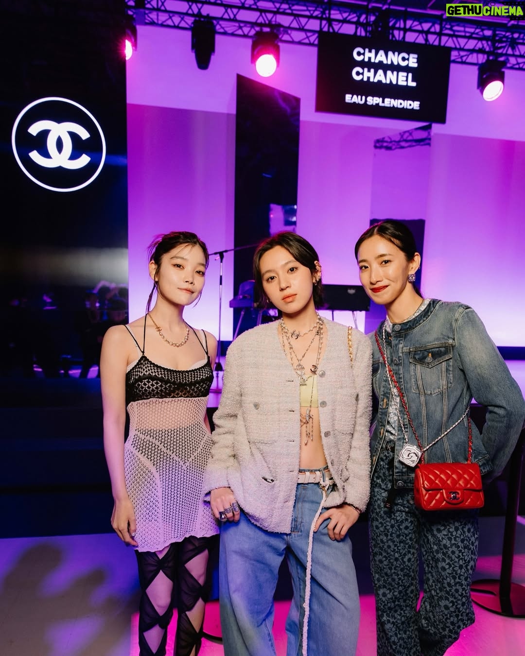 Cent Chihiro Chittiii - 15.8K Likes - CHANELのフレグランス「チャンス」から
この春新たに登場する「チャンス オー スプラ ンディド」の
ローンチイベントにご招待いただきました⋆꙳
透き通るヴァイオレットのカラーが魅惑的で
奥深い香りを纏うと運命を引き寄せる
パワーをもらえる気がします🌖
チャンスのコードであるシルバーのリングが輝く
ラウンド形のボトルは、チャンスをしっかりつかんで
離さないためのデザイン。キャップは運命を導き出す
ダイスをかたどっているそうで、
起こること全てに意味があるのだと思える存在です
ヴァイオレットの光を浴びながら
ゲームにチャレンジしたり音楽を聴いたり
五感が刺激される時間でありましたっ
hairmake : @megumikuji_luckhair
styling : @eieioieie
dress : @fetico_official
#CHANEL
#チャンスオースプランディド
#ChanceEauSplendide
#CHANELFragrance
#TakeYourCHANCE
@chanel.beauty