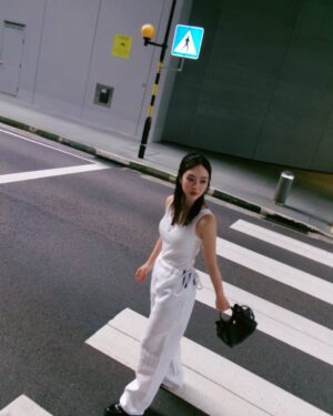 Chantalle Ng Instagram - Took the Romy bag out for a spin. Chic, easy, and fits my whole life inside. She’s got range 😌

#ToryBurchSingapore #ToryBurchSS25 @toryburch