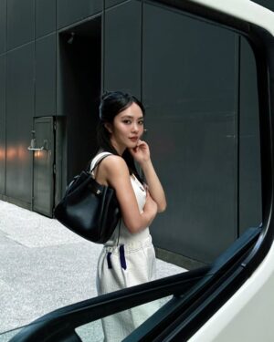 Chantalle Ng Instagram - Took the Romy bag out for a spin. Chic, easy, and fits my whole life inside. She’s got range 😌

#ToryBurchSingapore #ToryBurchSS25 @toryburch