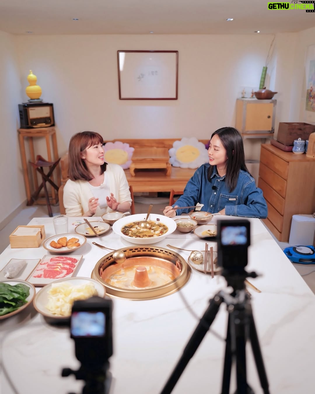 Chantalle Ng - 14.5K Likes - Hotpot, heart-to-heart, and a full spectrum of emotions with @chantalleng 🤣🥹😭🙄😋🤯
New ep out on #JAUnscripted YouTube channel, tomorrow at 6pm ❤️