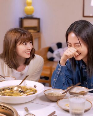 Chantalle Ng Instagram - Hotpot, heart-to-heart, and a full spectrum of emotions with @chantalleng 🤣🥹😭🙄😋🤯

New ep out on #JAUnscripted YouTube channel, tomorrow at 6pm ❤️