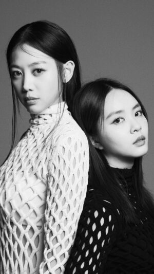 Chantalle Ng Instagram - 《裂缝》

暗与光, battle of shadow and light.
A delicate dance between yin and yang. 

Our dear friends @chabansheng immersed themselves in our script and brought this conflict to life through music.

Keep a lookout for our official MV, 9th April ❤️

作曲：陈迪雅, 林倛玉
作词：杨佳盈
制作：插班生 林倛玉
编曲 : James Yeo
吉他 : Zeno, Jc Lew
貝斯 : James Yeo
混音：Leonard Fong @ Horus Studios
Mastered by Leonard Fong @ Horus Studios