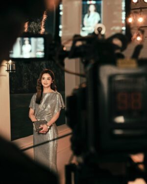 Charlene Choi Instagram - So happy to be back in Shanghai with Ralph Lauren 😍

#RalphLaurenInShanghai
#RLInTheHamptons #RalphLaurenSP25
#RalphLaurenHK
@ralphlauren 

#好彩無拔罐 😝
#去完歐洲時裝週
#上海真係一啲都唔凍 😌

Make-up by @yannesleemakeup 
Hair styled by @yanzi7513
Photographer @_loricky_