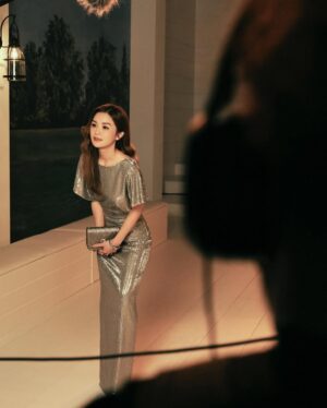 Charlene Choi Instagram - So happy to be back in Shanghai with Ralph Lauren 😍

#RalphLaurenInShanghai
#RLInTheHamptons #RalphLaurenSP25
#RalphLaurenHK
@ralphlauren 

#好彩無拔罐 😝
#去完歐洲時裝週
#上海真係一啲都唔凍 😌

Make-up by @yannesleemakeup 
Hair styled by @yanzi7513
Photographer @_loricky_