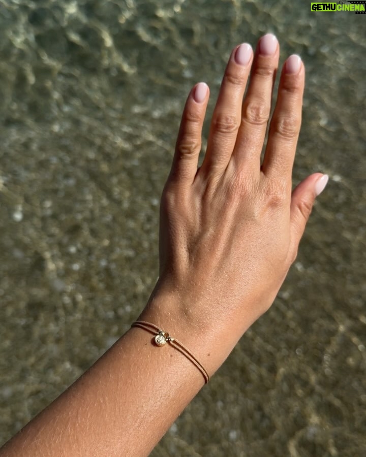Charlotte Lemay - 6.5K Likes - Sweetest moments with my girls š¦š©µš
Ps: Merci @courbetofficial pour ce magnifique bracelet gravĆ© Ć mes initiales, qui ne me quitte plus š
#sustainablejewelry
- produit offert -