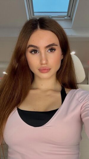 Charlotte M. Instagram - È uscito un nuovo video nel mio nuovo canale YT: Charlotte Me & You